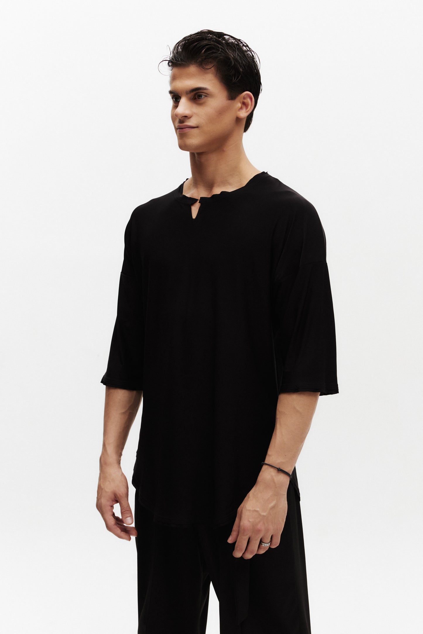 "BASIC" T-SHIRT
