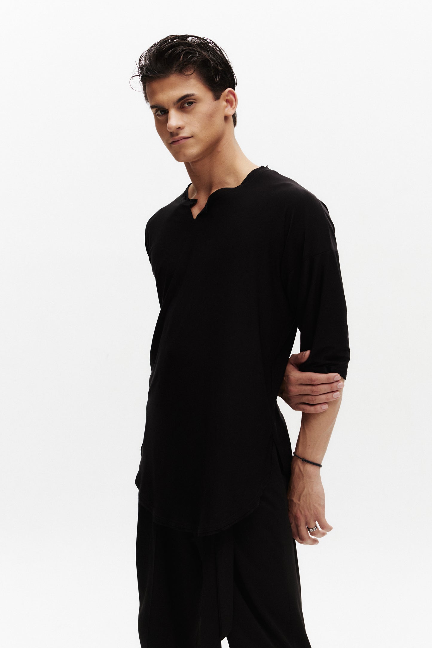 "BASIC" T-SHIRT